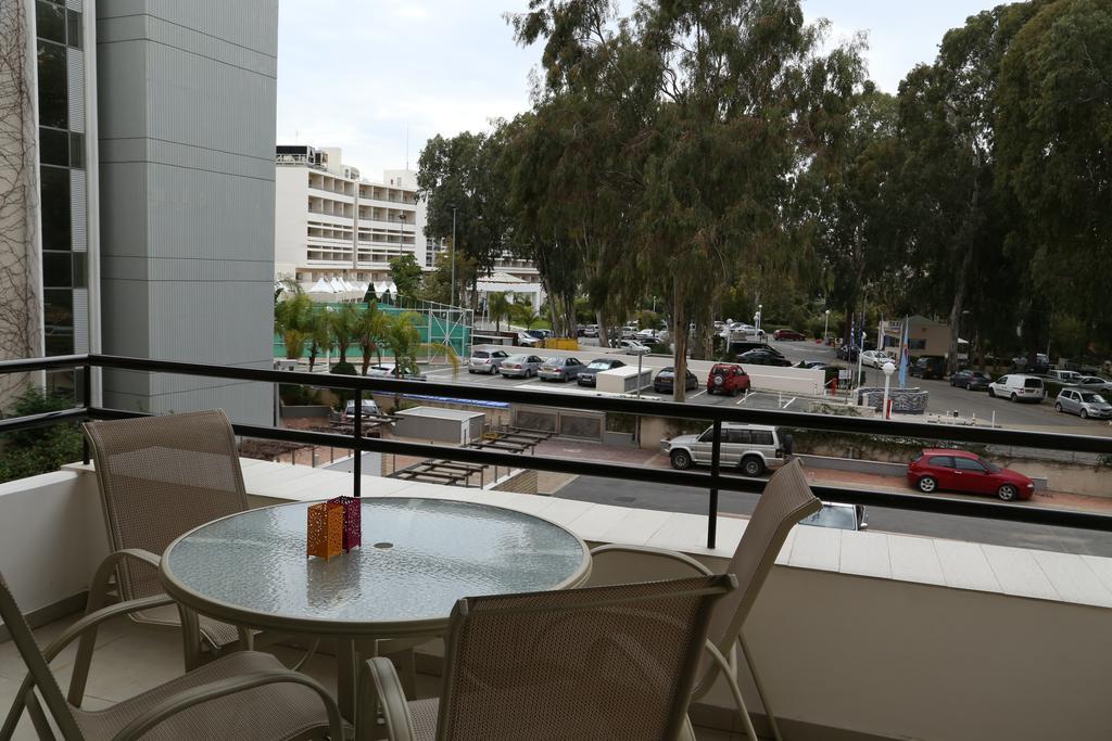 River Beach Apartments Лимасол Номер фото