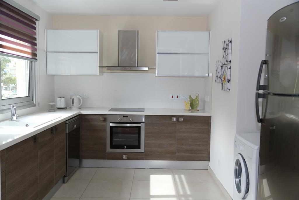 River Beach Apartments Лимасол Номер фото