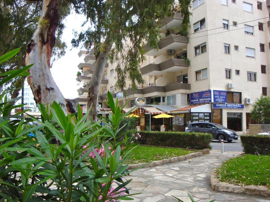 River Beach Apartments Лимасол Номер фото