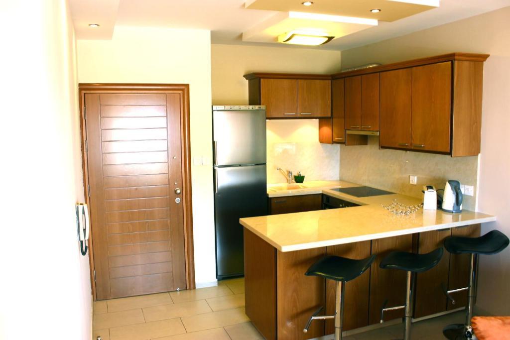 River Beach Apartments Лимасол Номер фото