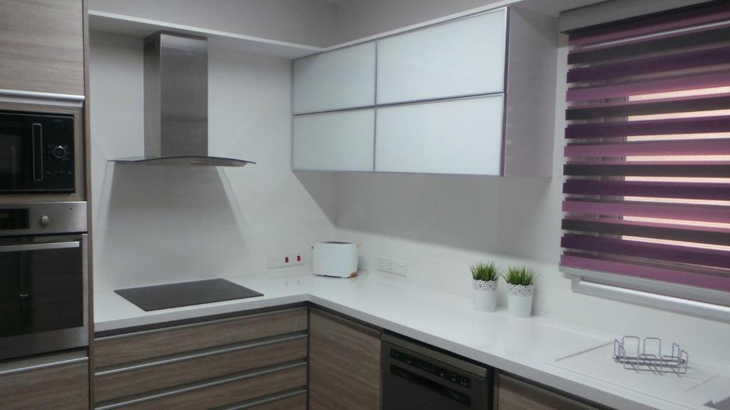 River Beach Apartments Лимасол Номер фото