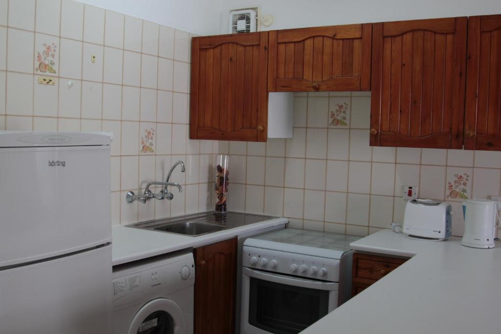 River Beach Apartments Лимасол Номер фото