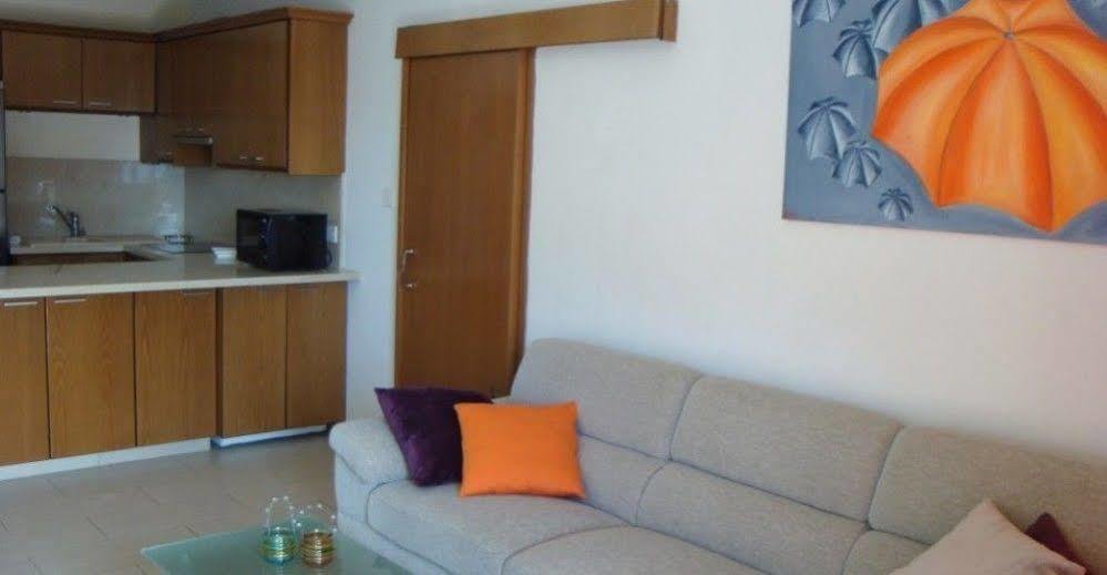 River Beach Apartments Лимасол Экстерьер фото