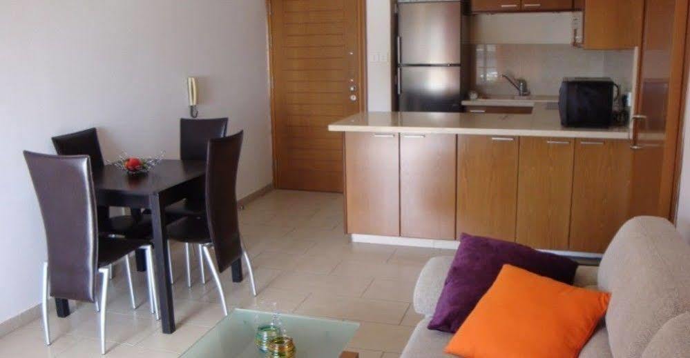 River Beach Apartments Лимасол Экстерьер фото