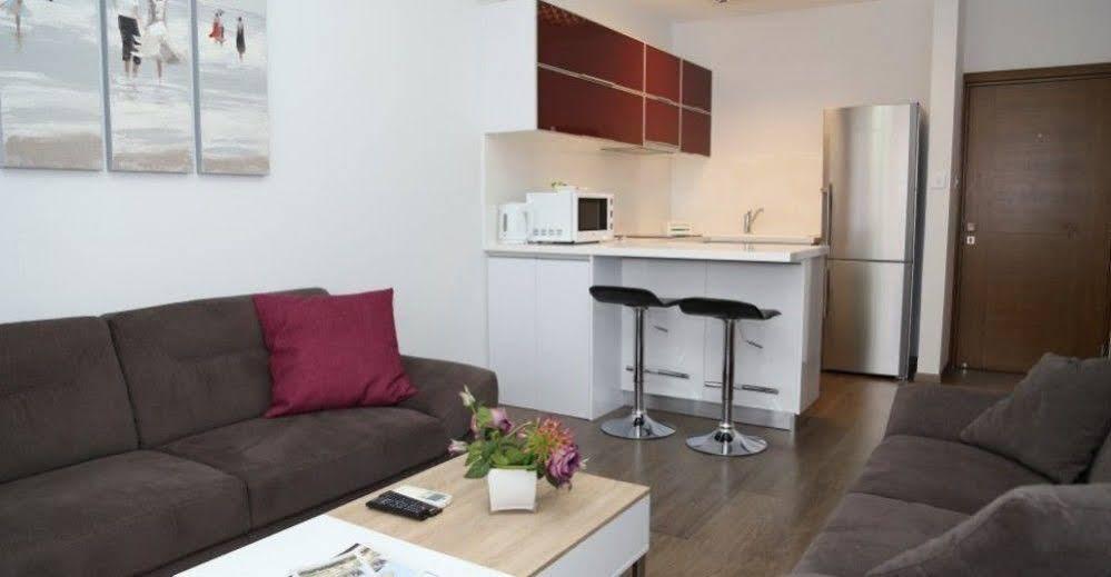 River Beach Apartments Лимасол Экстерьер фото
